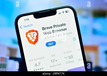 Delhi, Inde 4 septembre 2023:-Brave application sur le téléphone utilisé pour naviguer sur Internet sans être partagé de données Banque D'Images