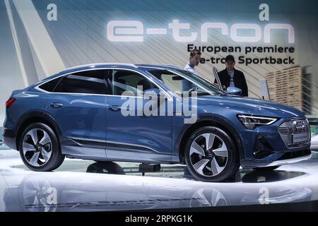 200110 -- BRUXELLES, le 10 janvier 2020 -- une Audi e-tron sportback est présentée au 98e salon de l'automobile de Bruxelles à Bruxelles, Belgique, le 9 janvier 2020. Le 98e salon de Bruxelles sera ouvert au public du 10 au 19 janvier. BELGIQUE-BRUXELLES-SALON AUTOMOBILE ZhengxHuansong PUBLICATIONxNOTxINxCHN Banque D'Images