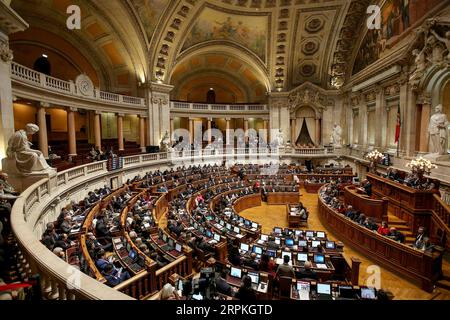 200111 -- BEIJING, le 11 janvier 2020 -- le Parlement portugais tient le débat final sur le budget de l'État 2020 à Lisbonne le 10 janvier 2020. Photo de /Xinhua XINHUA PHOTOS DU JOUR PedroxFiuza PUBLICATIONxNOTxINxCHN Banque D'Images