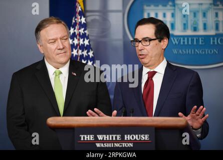 200111 -- BEIJING, le 11 janvier 2020 -- le secrétaire américain au Trésor Steven Mnuchin R prononce un point de presse à la Maison Blanche à Washington D.C. le 10 janvier 2020. Le gouvernement américain a déclaré vendredi qu'il avait imposé de nouvelles sanctions à l'Iran, quelques jours après les attaques de missiles de l'Iran visant les forces américaines en Irak. La dernière mesure comprenait des sanctions sur la fabrication de métaux et d'autres secteurs de l'économie iranienne, a déclaré Mnuchin aux journalistes lors du point de presse, notant que les sanctions étaient à la fois primaires et secondaires par nature. PHOTOS XINHUA DU JOUR LiuxJie PUBLICATIONxNOTxINxCHN Banque D'Images