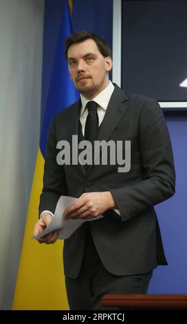 200117 -- KIEV, le 17 janvier 2020 -- une photo prise le 8 janvier 2020 montre le Premier ministre ukrainien Oleksiy Honcharuk à Kiev, en Ukraine. Le Premier ministre ukrainien Oleksiy Honcharuk a publié vendredi sa démission suite à une fuite d'enregistrement audio de lui critiquant la compréhension de l'économie par le président Volodymyr Zelensky. Photo de /Xinhua UKRAINE-KIEV-PM-DÉMISSION SergeyxStarostenko PUBLICATIONxNOTxINxCHN Banque D'Images