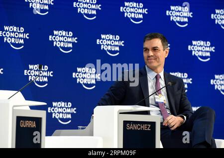 200122 -- DAVOS, le 22 janvier 2020 -- le Premier ministre espagnol Pedro Sanchez assiste à la réunion annuelle du Forum économique mondial à Davos, en Suisse, le 22 janvier 2020. SUISSE-DAVOS-RÉUNION ANNUELLE DU FEM-ESPAGNE PM GUOXCHEN PUBLICATIONXNOTXINXCHN Banque D'Images