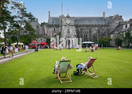 Dartington Hall House et cour près de Totnes, Devon, Angleterre Banque D'Images