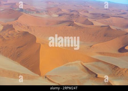 Photographie aérienne des dunes en Namibie Banque D'Images