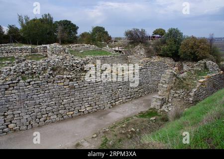 Tevfikiye, Türkiye, structures en ruine dans l'ancienne ville de Troie. Banque D'Images