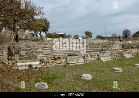 Structures en ruine dans l'ancienne ville de Troie, Tevfikiye, Türkiye. Banque D'Images