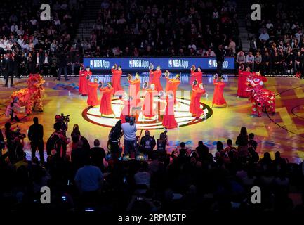 200130 -- NEW YORK, le 30 janvier 2020 -- des danseurs se produisent lors de la soirée de la culture chinoise organisée par Brooklyn nets au Barclays Center, le 29 janvier 2020. SPU.S.-NEW YORK-BROOKLYN NETS-NOUVEL AN CHINOIS WANGXYING PUBLICATIONXNOTXINXCHN Banque D'Images