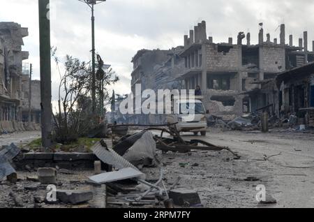 200201 -- MAARAT AL-NUMAN, 1 février 2020 -- des débris sont vus dans la ville de Maarat al-Numan, province d'Idlib, Syrie, le 30 janvier 2020. TO GO WITH : Feature : la guerre en Syrie transforme la ville en ville fantôme photo de Maher/Xinhua SYRIA-IDLIB-MAARAT-AL-NUMAN-DESTRUCTION Maherxal-Mounes PUBLICATIONxNOTxINxCHN Banque D'Images