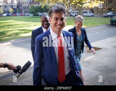 Londres, Royaume-Uni. 05 septembre 2023. De gauche à droite DAVID LAMMY secrétaire d'État fantôme aux Affaires étrangères, au Commonwealth et au développement, Ed MILIBAND secrétaire d'État fantôme au changement climatique et à Net Zero, et YVETTE COOPER secrétaire d'État fantôme au ministère de l'intérieur, arrivent pour une réunion du cabinet fantôme du Parti travailliste à Westminster. Crédit photo : Ben Cawthra/Sipa USA crédit : SIPA USA/Alamy Live News Banque D'Images