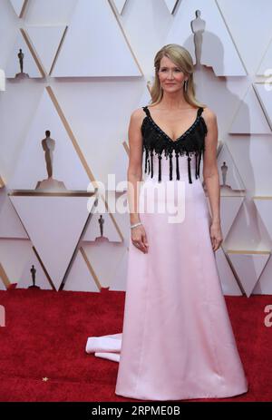 200210 -- LOS ANGELES, le 10 février 2020 -- Laura Dern arrive pour le tapis rouge de la 92e cérémonie des Oscars au Dolby Theatre de Los Angeles, aux États-Unis, le 9 février 2020. U.S.-LOS ANGELES-OSCARS-TAPIS ROUGE LIXYING PUBLICATIONXNOTXINXCHN Banque D'Images