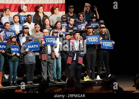 200212 -- WASHINGTON, le 12 février 2020 -- le candidat démocrate américain Andrew Yangfront assiste à un rassemblement à l'Université George Mason, Virginie, États-Unis, le 4 novembre 2019. L'entrepreneur américain Andrew Yang, qui a fait pression pour un revenu de base individuel universel de 1 000 dollars américains par mois, a abandonné la course présidentielle de 2020 mardi. U.S.-PRESIDENTIAL ELECTION-ANDREW YANG-QUIT-FILE PHOTO LIUXJIE PUBLICATIONXNOTXINXCHN Banque D'Images