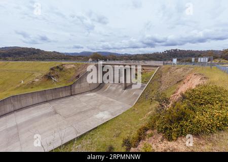 Barrage de Tooma de la rivière Tooma se formant dans le cadre du programme d'énergie hydroélectrique de Snowy Mountains en Nouvelle-Galles du Sud, en Australie Banque D'Images