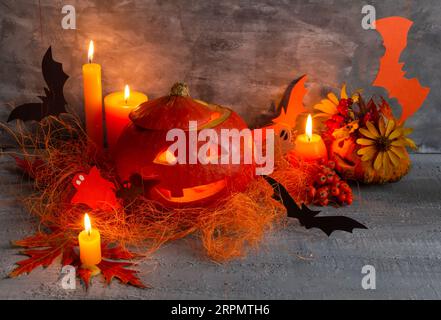 Halloween, composition de citrouilles et bougies, lanterne de Jack Banque D'Images