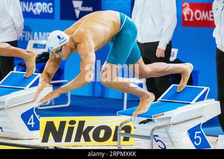 MELBOURNE, AUSTRALIE, 16 DÉCEMBRE : Florent MANAUDOU (FRA) entre dans l'eau en demi-finale du 50m libre masculin le quatrième jour du monde FINA 2022 Banque D'Images