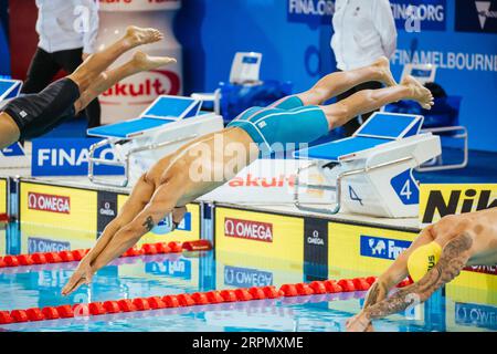 MELBOURNE, AUSTRALIE, 16 DÉCEMBRE : Florent MANAUDOU (FRA) entre dans l'eau en demi-finale du 50m libre masculin le quatrième jour du monde FINA 2022 Banque D'Images