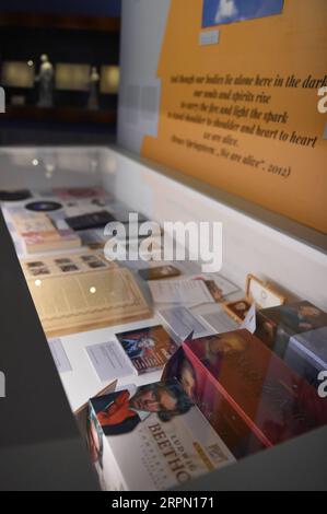 200219 -- VIENNE, le 19 février 2020 -- des expositions sont présentées lors de l'exposition spéciale de la Triade de la première école viennoise : HAYDN-MOZART-BEETHOVEN au musée de la maison Mozart, Vienne, Autriche, le 19 février 2020. L exposition, qui fait partie d une série d événements marquant le 250e anniversaire de la naissance de Beethoven, a lieu du 19 février 2020 au 31 janvier 2021. AUTRICHE-VIENNE-EXPOSITION-HAYDN-MOZART-BEETHOVEN GUOXCHEN PUBLICATIONXNOTXINXCHN Banque D'Images