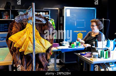 AMSTERDAM - costumes lors d'une visite des coulisses du nouveau spectacle du Cirque du Soleil. OVO peut être vu en septembre au Ziggo Dome à Amsterdam et Ahoy à Rotterdam. ANP IRIS VAN DEN BROEK netherlands Out - belgique Out Banque D'Images