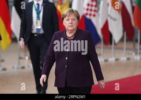 200220 -- BRUXELLES, le 20 février 2020 -- la chancelière allemande Angela Merkel arrive pour une réunion spéciale du Conseil européen au siège de l'UE à Bruxelles, en Belgique, le 20 février 2020. Les dirigeants viseront à se mettre d accord sur le budget à long terme de l UE pour la période 2021-2027, le CFP du cadre financier pluriannuel. RÉUNION SPÉCIALE UE-BRUXELLES-FINANCES-BUDGET ZHENGXHUANSONG PUBLICATIONXNOTXINXCHN Banque D'Images