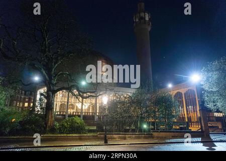 200220 -- LONDRES, le 20 février 2020 Xinhua -- une photo prise le 20 février 2020 montre l'extérieur de la Mosquée centrale de Londres à Londres, en Grande-Bretagne. Un homme a été arrêté sur les lieux sur la base de soupçons de tentative de meurtre après des rapports d'un poignardage dans une mosquée à Londres, a confirmé jeudi la police métropolitaine. Photo Ray Tang/Xinhua BRITAIN-LONDON-MOSQUE-STRABING PUBLICATIONxNOTxINxCHN Banque D'Images