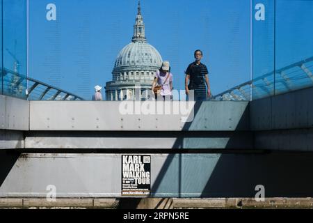 Londres, Royaume-Uni. 5 septembre 2023. Météo Royaume-Uni : climat chaud de septembre à Londres. Millenium Bridge. Crédit : Matthew Chattle/Alamy Live News Banque D'Images