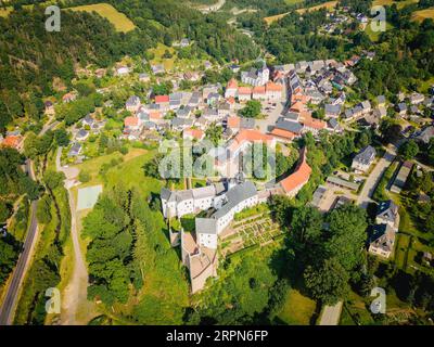 Le château de Lauenstein provient d'un château avec un noyau datant du 13e siècle dans le quartier Lauenstein d'Altenberg dans le Saechsische Banque D'Images