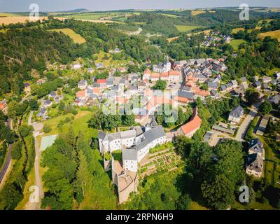 Le château de Lauenstein provient d'un château avec un noyau datant du 13e siècle dans le quartier Lauenstein d'Altenberg dans le Saechsische Banque D'Images