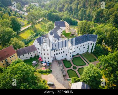 Le château de Lauenstein provient d'un château avec un noyau datant du 13e siècle dans le quartier Lauenstein d'Altenberg dans le Saechsische Banque D'Images