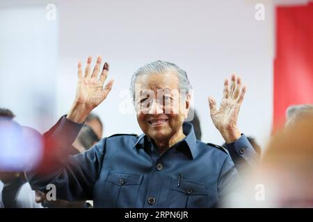 200224 -- BEIJING, le 24 février 2020 -- une photo prise le 12 mai 2018 montre Mahathir Mohamad participant à une conférence de presse à Petaling Jaya, Selangor, Malaisie. Le Premier ministre malaisien Mahathir Mohamad a soumis la lettre de démissionner de son poste de Premier ministre, a déclaré lundi son bureau. MALAISIE-PM-LETTRE DE DÉMISSION-SOUMISSION ZhuxWei PUBLICATIONxNOTxINxCHN Banque D'Images