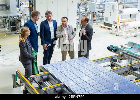 Visite ministérielle à MeyerBurger Freiberg Banque D'Images