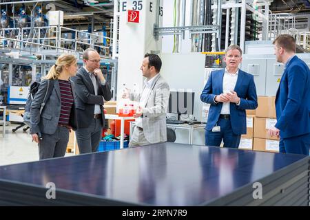 Visite ministérielle à MeyerBurger Freiberg Banque D'Images