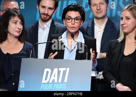 200224 -- PARIS, le 24 février 2020 -- Rachida Dati, ancienne ministre française de la Justice, maire du septième arrondissement de Paris, candidate du parti les Républicains LR pour les prochaines élections municipales de Paris 2020, prend la parole lors de la présentation de son programme au siège de la campagne politique à Paris, France, le 24 février 2020. Photo Jack Chan/Xinhua FRANCE-PARIS-MUNICIPAL ELECTION-PARIS MAYOR-DATI GaoxJing PUBLICATIONxNOTxINxCHN Banque D'Images