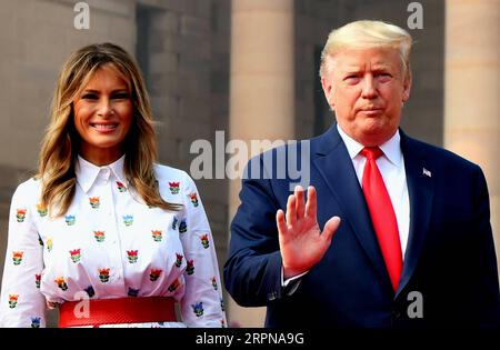 200225 -- NEW DELHI, le 25 février 2020 Xinhua -- le président américain Donald Trump et son épouse Melania Trump assistent à la cérémonie au Palais présidentiel indien à New Delhi, en Inde, le 25 février 2020. Str/Xinhua INDIA-NEW DELHI-MODI-TRUMP-RECEPTION PUBLICATIONxNOTxINxCHN Banque D'Images