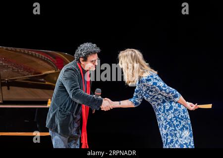 SemperOperaball est de retour ! Après une pause de trois ans due à la pandémie, l’Opéra Semper ouvrira à nouveau ses portes le 23 février 2024 pour la plupart Banque D'Images