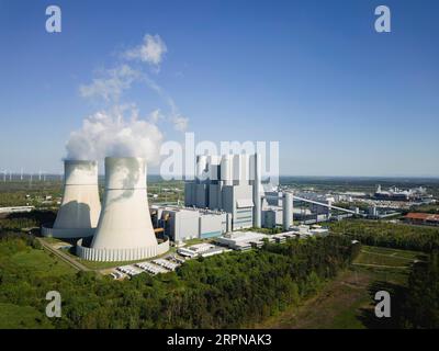 Aujourd'hui, le terme centrale électrique de Schwarze Pumpe désigne une grande centrale au lignite construite entre 1993 et 1998 et exploitée par LEAG Banque D'Images