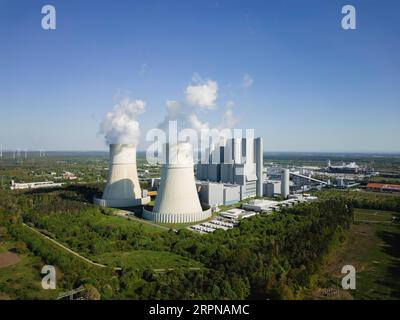 Aujourd'hui, le terme centrale électrique de Schwarze Pumpe désigne une grande centrale au lignite construite entre 1993 et 1998 et exploitée par LEAG Banque D'Images