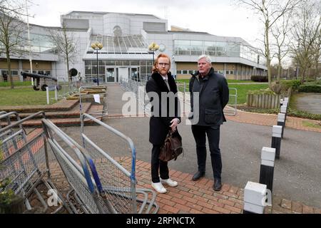 2020 Bilder des Jahres, News 02 février News Themen der Woche KW09 200226 -- LONDRES, le 26 février 2020 Xinhua -- rédacteur en chef de WikiLeaks Kristinn Hrafnsson R attend devant un tribunal à Londres, Grande-Bretagne, le 26 février 2020. Un tribunal à Londres a ouvert lundi une audience judiciaire pour décider si le fondateur de WikiLeaks Julian Assange devait être extradé vers les États-Unis. Photo de Tim Ireland/Xinhua BRITAIN-LONDON-HEARING-EXTRADITION-ASSANGE PUBLICATIONxNOTxINxCHN Banque D'Images