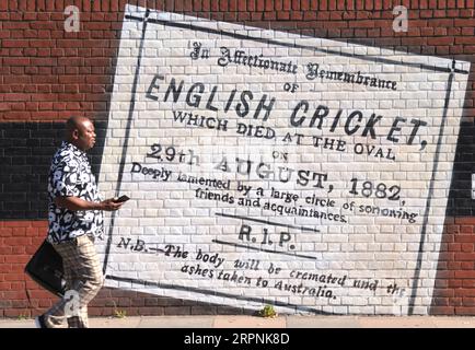 Londres, Royaume-Uni. 5 septembre 2023. Street art sur le mur de la Kia Oval alors que Surrey affrontez le Warwickshire dans le championnat du comté à la Kia Oval, le troisième jour. Crédit : David Rowe/Alamy Live News Banque D'Images