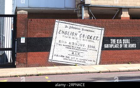 Londres, Royaume-Uni. 5 septembre 2023. Street art sur le mur de la Kia Oval alors que Surrey affrontez le Warwickshire dans le championnat du comté à la Kia Oval, le troisième jour. Crédit : David Rowe/Alamy Live News Banque D'Images