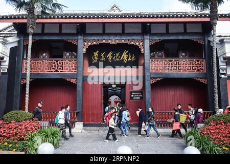 200303 -- PÉKIN, le 3 mars 2020 -- des touristes sont vus au Mémorial de la réunion de Zunyi à Zunyi, dans la province du Guizhou du sud-ouest de la Chine, le 16 octobre 2018. POUR ALLER AVEC LES GROS TITRES XINHUA DU 3 MARS 2020. CHINE-GUIZHOU-ZUNYI-PAUVRETÉ ERADICATIONCN TaoxLiang PUBLICATIONxNOTxINxCHN Banque D'Images