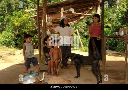 Famille Guarani, état de Sao Paulo, Brésil Banque D'Images