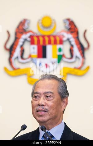 200309 -- PUTRAJAYA, le 9 mars 2020 -- le Premier ministre malaisien Muhyiddin Yassin prend la parole lors d'une conférence de presse au cabinet du Premier ministre à Putrajaya, Malaisie, le 9 mars 2020. Le Premier ministre malaisien Muhyiddin Yassin a dévoilé sa composition de cabinet lundi, une semaine après avoir pris ses fonctions. MALAISIE-PUTRAJAYA-PM-MINISTRES DU CABINET ZhuxWei PUBLICATIONxNOTxINxCHN Banque D'Images