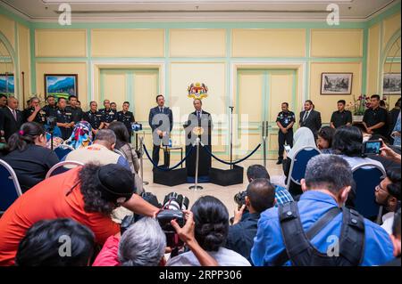 200309 -- PUTRAJAYA, le 9 mars 2020 -- le Premier ministre malaisien Muhyiddin Yassin assiste à une conférence de presse au cabinet du Premier ministre à Putrajaya, Malaisie, le 9 mars 2020. Le Premier ministre malaisien Muhyiddin Yassin a dévoilé sa composition de cabinet lundi, une semaine après avoir pris ses fonctions. MALAISIE-PUTRAJAYA-PM-MINISTRES DU CABINET ZhuxWei PUBLICATIONxNOTxINxCHN Banque D'Images