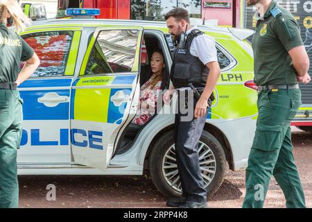 St James's Park, Londres, Royaume-Uni. 5 septembre 2023. Une femme est interrogée après avoir été soupçonnée d'avoir délibérément déclenché un incendie à l'hôtel Bug dans le domaine de Duck Island Cottage, St Jamse's Park, Londres. Photo par Amanda Rose/Alamy Live News Banque D'Images
