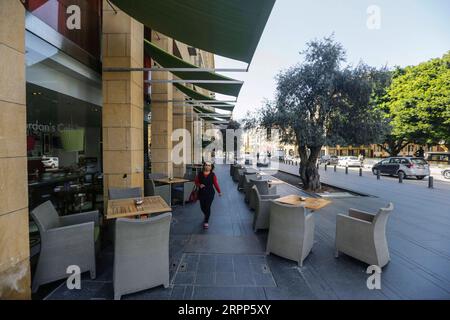 200311 -- BEYROUTH, le 11 mars 2020 -- peu de gens ont été vus dans le centre-ville de Beyrouth, Liban, le 11 mars 2020. Le ministère libanais de la Santé a confirmé mercredi que le nombre de cas de COVID-19 au Liban était passé à 61 et qu'un deuxième cas de décès causé par le virus a été enregistré. Photo de Bilal Jawich/Xinhua LEBANON-BEIRUT-COVID-19-IMPACT LixLiangyong PUBLICATIONxNOTxINxCHN Banque D'Images