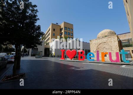 200311 -- BEYROUTH, le 11 mars 2020 -- peu de gens sont vus dans une rue commerçante du centre-ville de Beyrouth, Liban, le 11 mars 2020. Le ministère libanais de la Santé a confirmé mercredi que le nombre de cas de COVID-19 au Liban était passé à 61 et qu'un deuxième cas de décès causé par le virus a été enregistré. Photo de Bilal Jawich/Xinhua LEBANON-BEIRUT-COVID-19-IMPACT LixLiangyong PUBLICATIONxNOTxINxCHN Banque D'Images