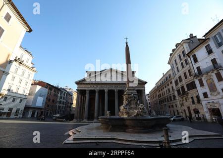 200317 -- ROME, le 17 mars 2020 -- aucun touriste ne visite le Panthéon à Rome, Italie, le 16 mars 2020. Le nombre cumulé de cas confirmés en Italie est passé à 27 980 lundi, contre 24 747 la veille. ITALIE-ROME-COVID-19-CONFINEMENT ChengxTingting PUBLICATIONxNOTxINxCHN Banque D'Images
