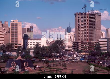 Scène de rue à Kenyatta Avenue, Nairobi, Kenya Banque D'Images