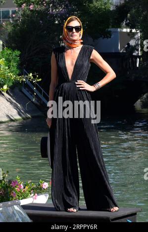 Nieves Alvarez BEI der Ankunft am Pier des Hotels Excelsior auf der Biennale di Venezia 2023 / 80. Filmfestspiele von Venedig. Venedig, 05.09.2023 Banque D'Images