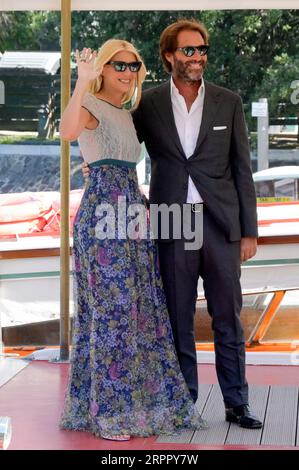 Eleonora Daniele mit Ehemann Giulio Tassoni BEI der Ankunft am Pier des Hotels Excelsior auf der Biennale di Venezia 2023 / 80. Filmfestspiele von Venedig. Venedig, 05.09.2023 Banque D'Images