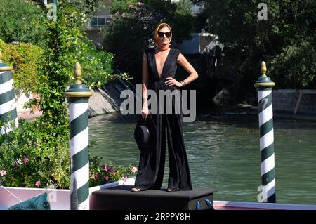 Nieves Alvarez BEI der Ankunft am Pier des Hotels Excelsior auf der Biennale di Venezia 2023 / 80. Filmfestspiele von Venedig. Venedig, 05.09.2023 Banque D'Images